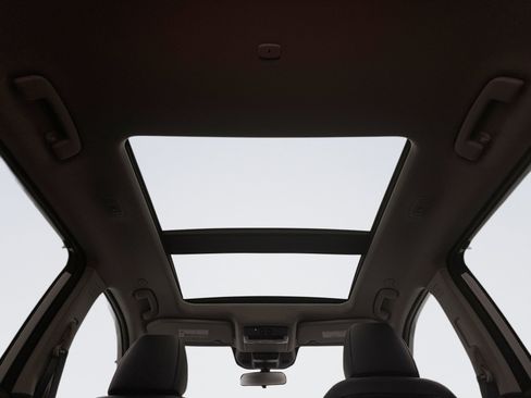 Used 2023 Nissan Rogue SV w/ SV Premium B Package image 17