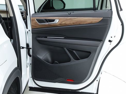 New 2026 Volkswagen Atlas SE image 70