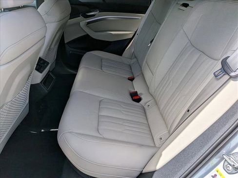 Used 2024 Audi Q8 e-tron Prestige image 20