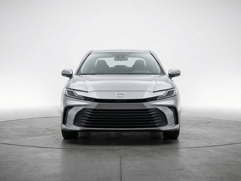 Used 2025 Toyota Camry LE image 2