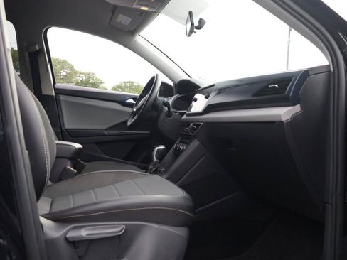 Used 2022 Volkswagen Taos SE FWD image 17