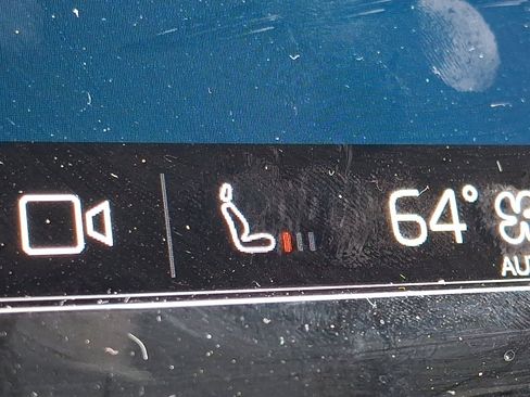 Certified 2025 Volvo XC40 B5 Core image 24