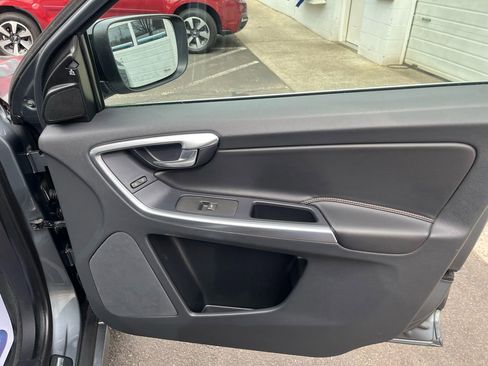 Used 2017 Volvo XC60 T6 Dynamic w/ Preferred Option Package image 22