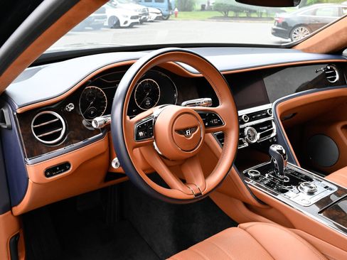 Used 2022 Bentley Flying Spur V8 AWD/4WD image 16