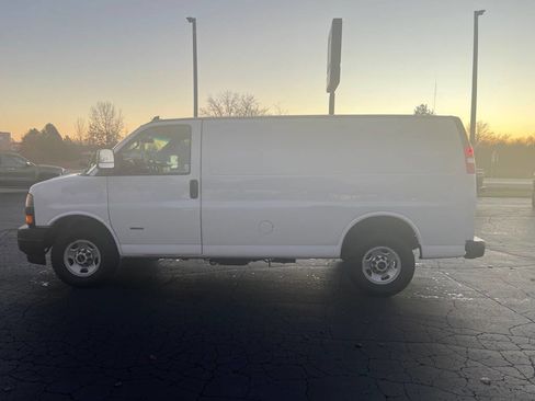 Used 2019 GMC Savana 2500 image 1