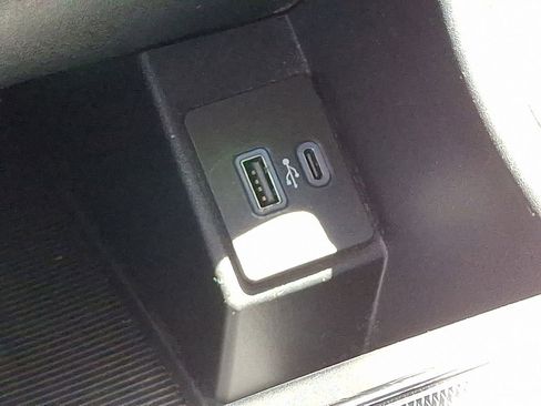 Used 2021 Ford Edge SEL image 34