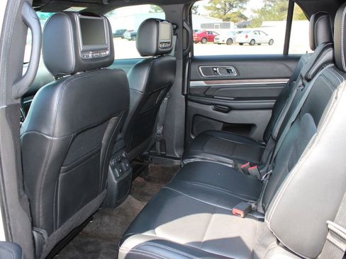 Used 2016 Ford Explorer Limited image 12