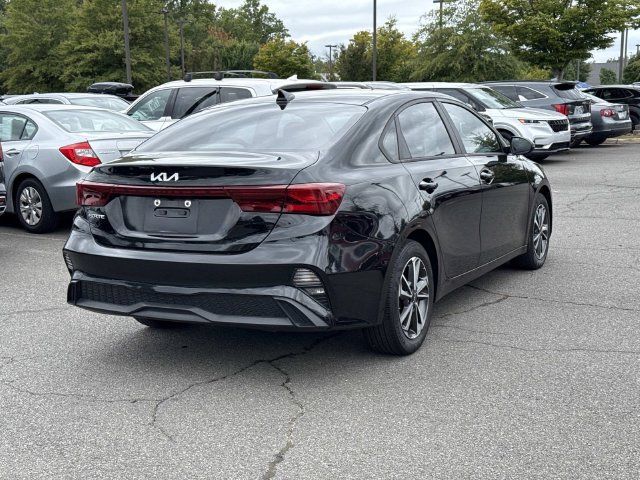 Used 2023 Kia Forte LXS w/ LXS Technology Package FWD image 2