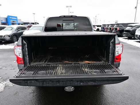Used 2018 Nissan Titan SV image 11