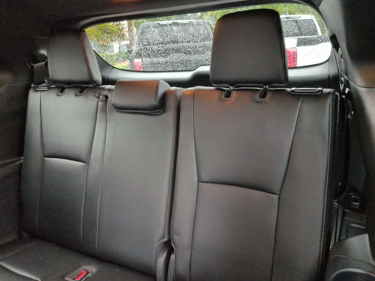 Used 2023 Toyota Highlander XSE FWD image 13