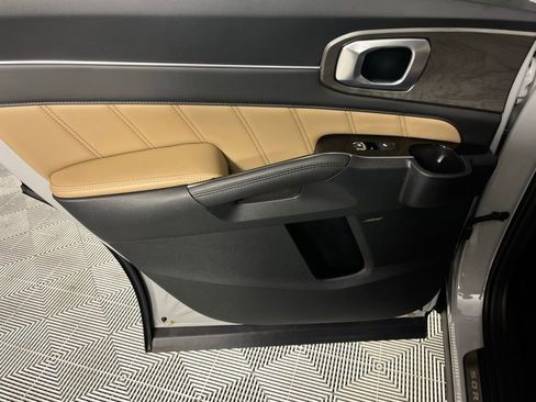 Used 2025 Kia Sorento SX Prestige w/ Olive Brown Leather Package image 28