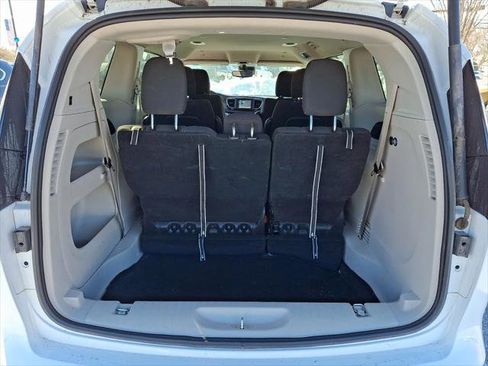 Certified 2023 Chrysler Voyager LX image 18