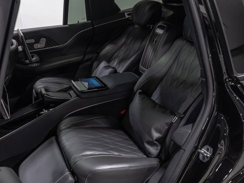 Used 2025 Mercedes-Benz Maybach GLS 600 4MATIC image 38