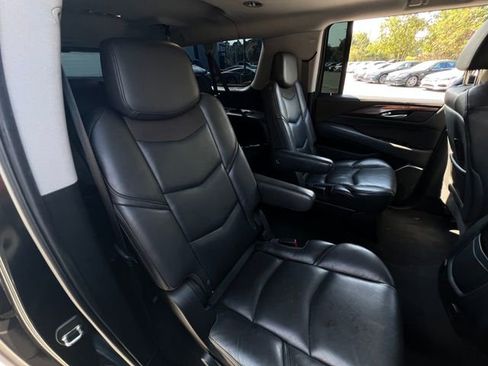 Used 2019 Cadillac Escalade ESV image 39