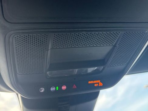 Used 2025 GMC Acadia Elevation image 14