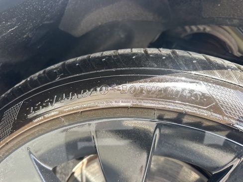 Used 2021 Tesla Model Y Long Range image 34