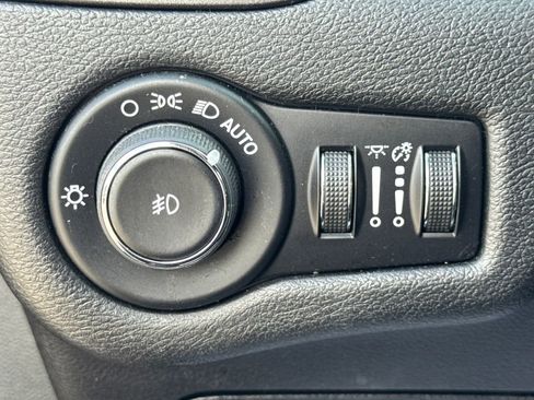 Used 2020 Jeep Cherokee Trailhawk w/ Cold Weather Group AWD/4WD image 33