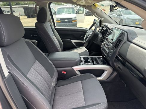 Used 2023 Nissan Titan SV w/ SV Convenience Package image 10