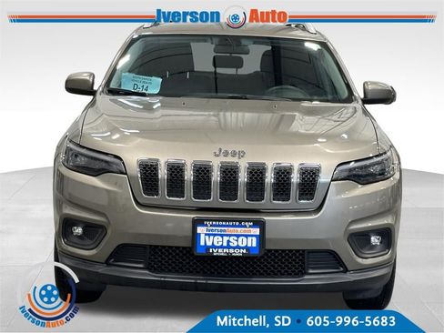 Used 2019 Jeep Cherokee Latitude Plus w/ Cold Weather Group image 3