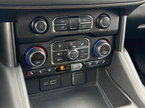Used 2023 Chevrolet Suburban Premier AWD/4WD image 21