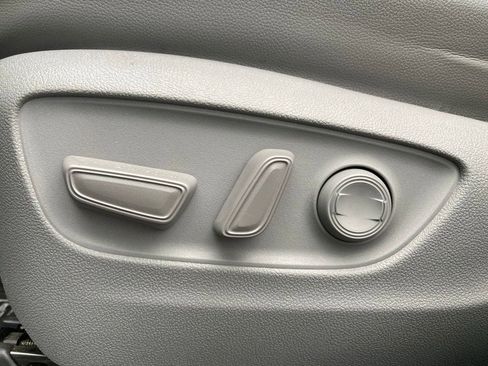 Used 2022 Toyota Highlander XLE FWD image 13