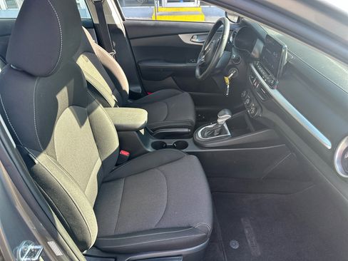 Used 2022 Kia Forte LXS w/ LXS Technology Package image 6