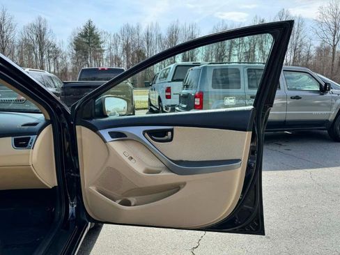 Used 2013 Hyundai Elantra GLS w/ Preferred Pkg image 13