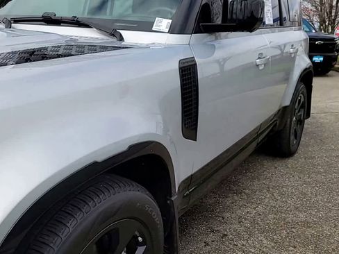 Used 2024 Land Rover Defender 110 X-Dynamic SE image 4