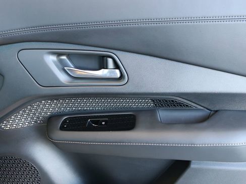 Used 2023 Nissan Ariya AWD image 37