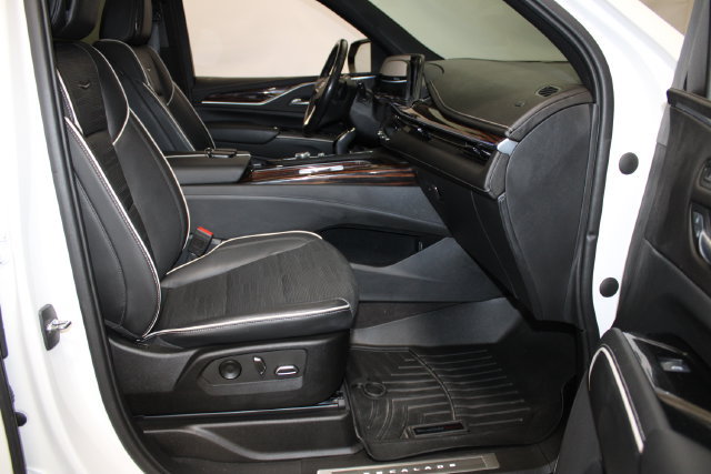 Used 2023 Cadillac Escalade Premium Luxury w/ Performance Package AWD/4WD image 14