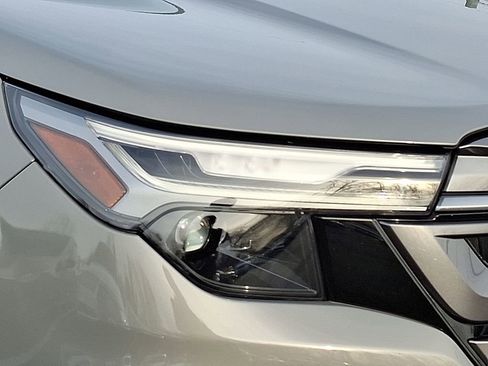 Certified 2025 Subaru Forester Limited image 9