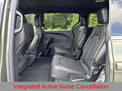 New 2027 Chrysler Pacifica Select w/ Family Tech Group AWD/4WD image 5