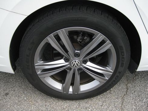 Used 2021 Volkswagen Jetta R-Line w/ R-Line Cold Weather Package image 9