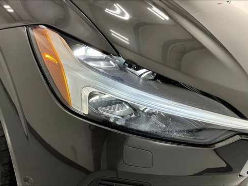 Used 2022 Volvo XC60 B5 Momentum w/ Advanced Package image 38