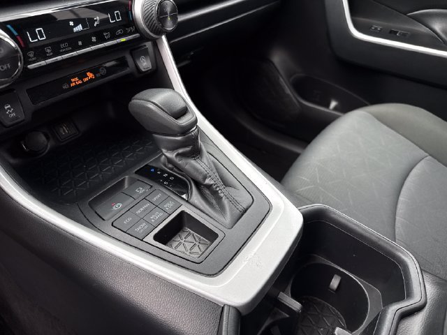 Used 2025 Toyota RAV4 XLE AWD/4WD image 24