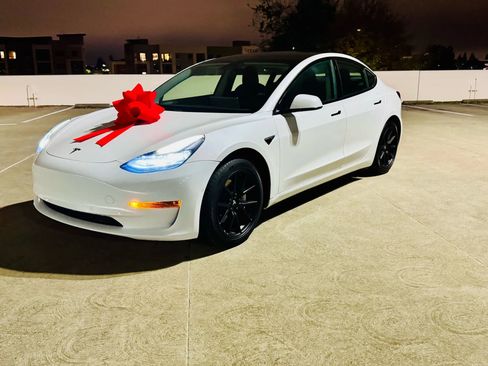 Used 2021 Tesla Model 3 Standard Range Plus image 45