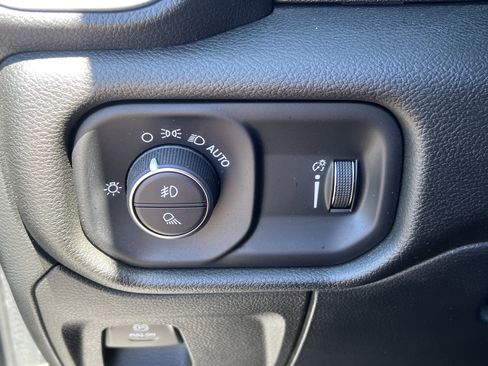 Used 2022 RAM 1500 Big Horn AWD/4WD image 33