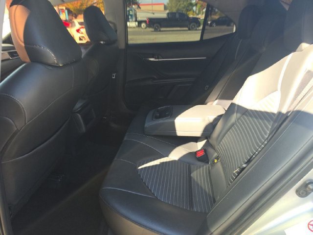 Used 2018 Toyota Camry SE FWD image 10