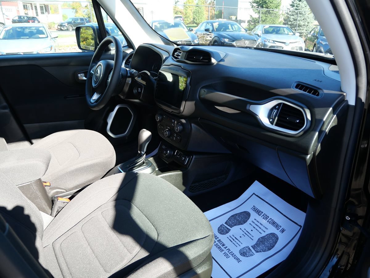 Used 2021 Jeep Renegade Latitude AWD/4WD image 16