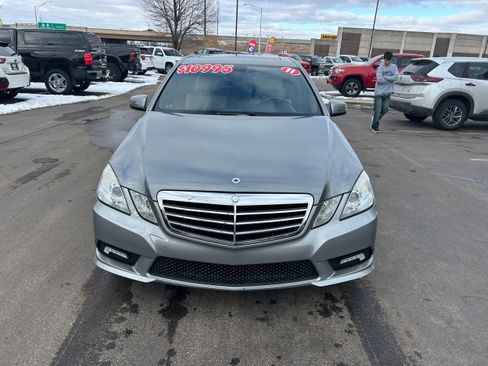 Used 2011 Mercedes-Benz E 350 Sedan image 2