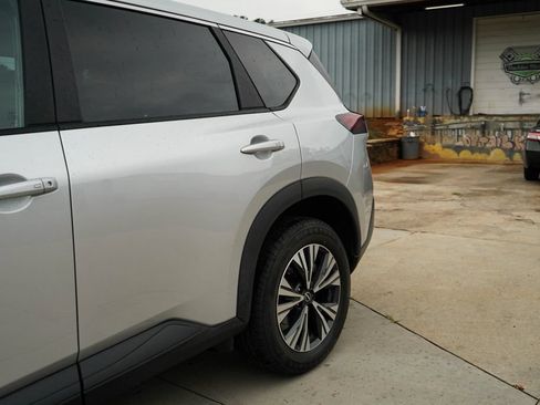 Used 2022 Nissan Rogue SV FWD image 21