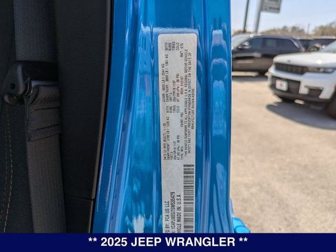 Used 2025 Jeep Wrangler Unlimited Sahara w/ Technology Group AWD/4WD image 33