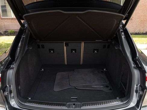 Certified 2023 Porsche Macan AWD/4WD image 30