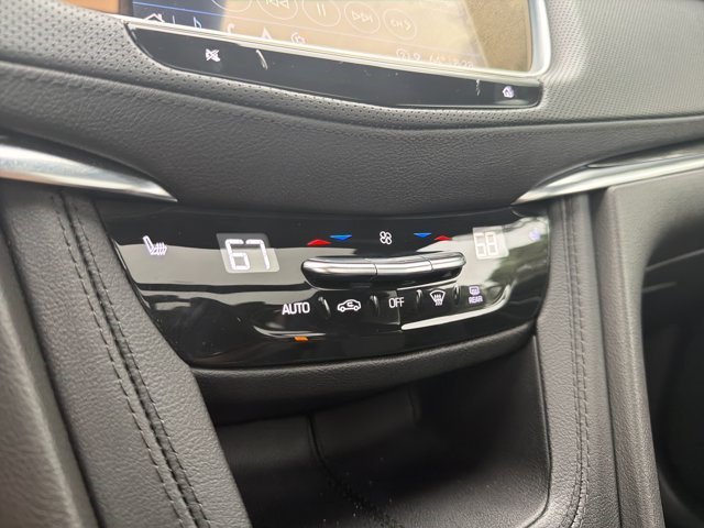 Certified 2023 Cadillac XT5 Premium Luxury FWD image 28