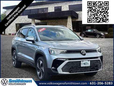 Used 2025 Volkswagen Taos SE w/ Panoramic Sunroof Package AWD/4WD image 1