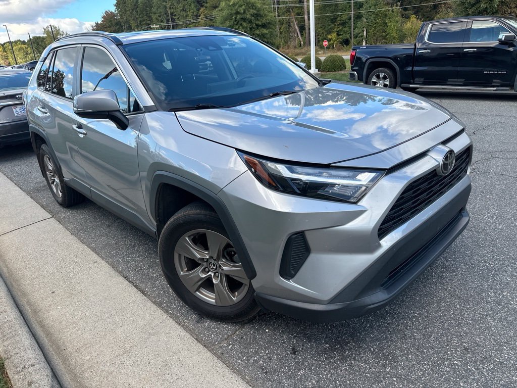 Used 2024 Toyota RAV4 XLE w/ Convenience Package FWD image 5