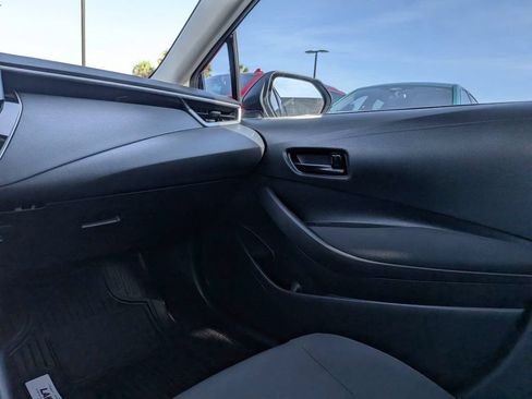 Used 2025 Toyota Corolla LE FWD image 14