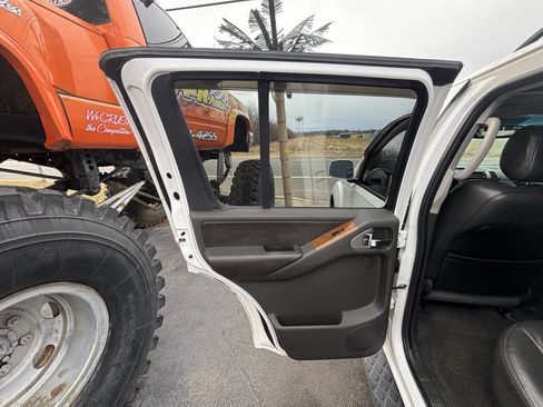 Used 2006 Nissan Pathfinder LE image 25