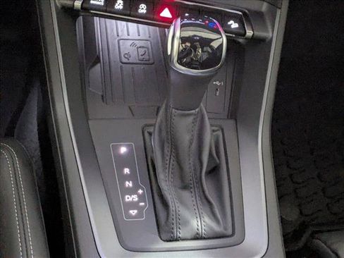 Used 2025 Audi Q3 2.0T Premium image 12