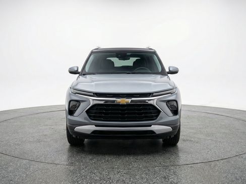 Used 2025 Chevrolet TrailBlazer LT FWD image 2